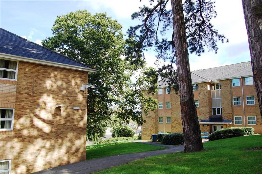 Plas Gwyn Halls, Cardiff Met University Exterior photo